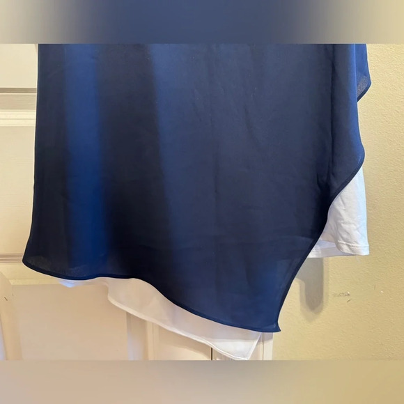 White House Black Market Navy White Asymmetrical Sleeveless Top Sz M - Picture 4 of 10